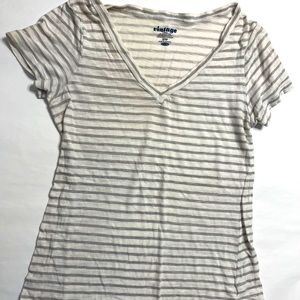 V-neck t-shirt